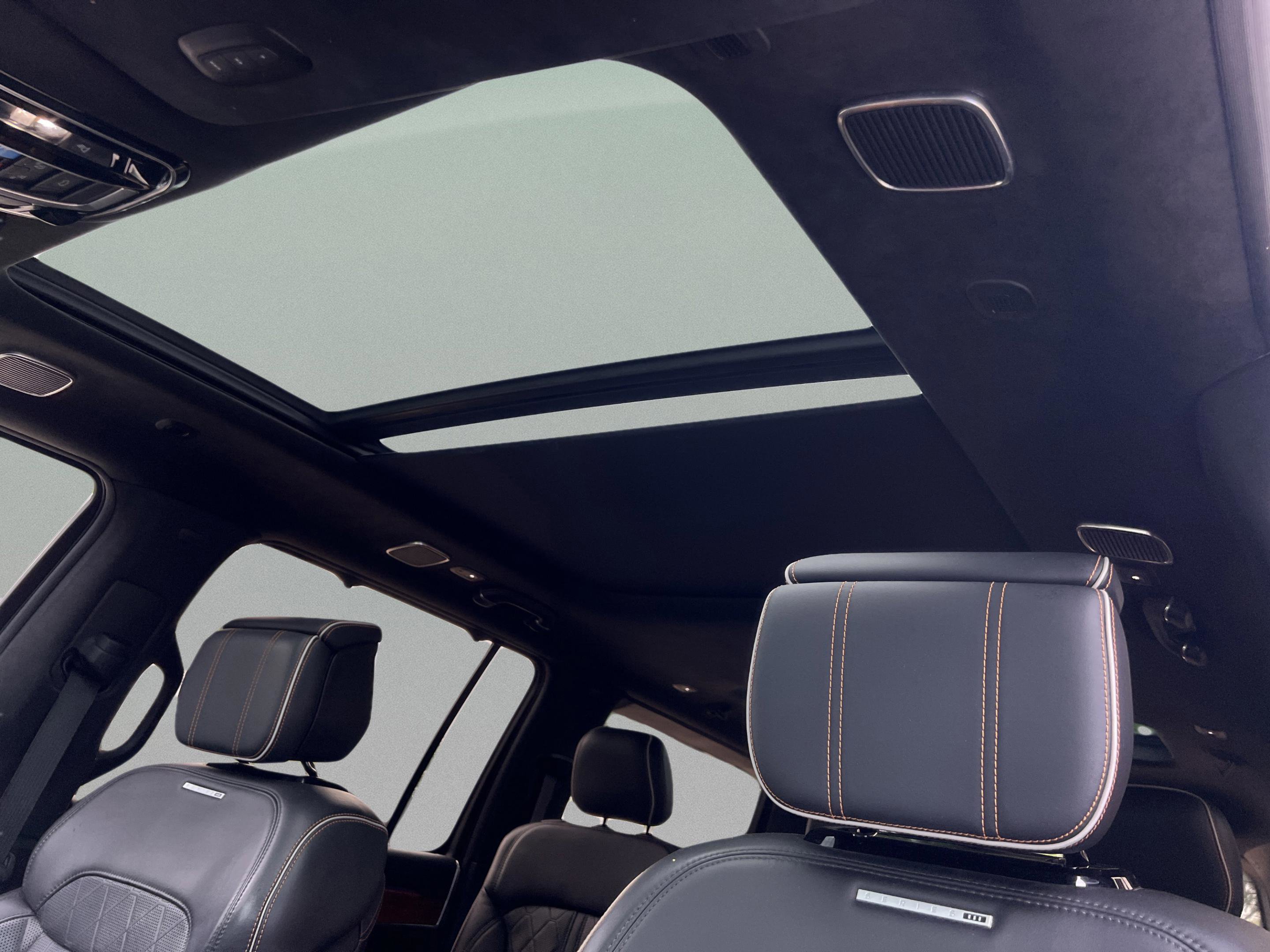 Used 2022 Jeep Grand Wagoneer Series III image 24