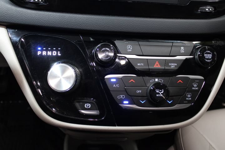 Used 2021 Chrysler Voyager Lxi FWD image 29