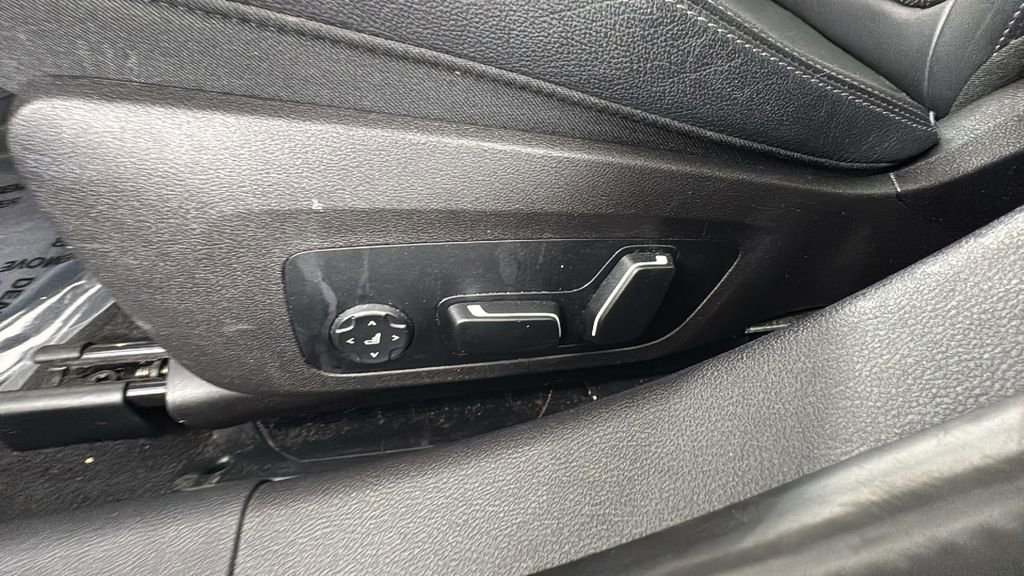 Used 2025 BMW 330i xDrive Sedan image 11