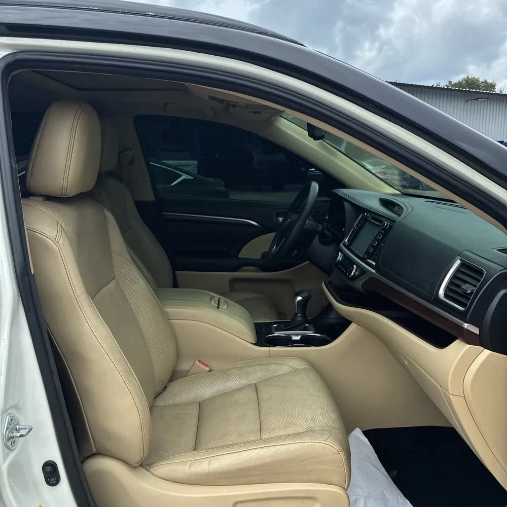 Used 2016 Toyota Highlander Limited w/ Driver Technology Package FWD image 6