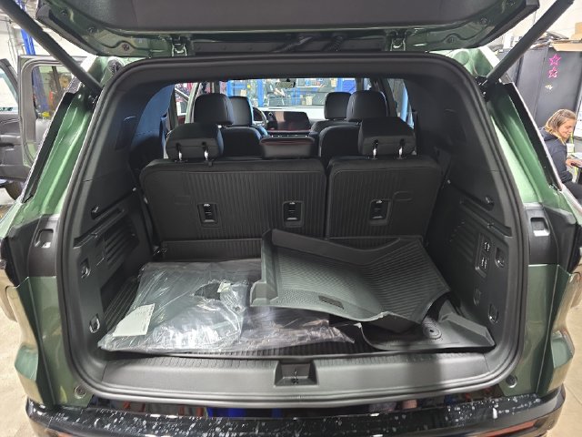 New 2027 Chevrolet Traverse RS w/ LPO, Floor Liner Package AWD/4WD image 14