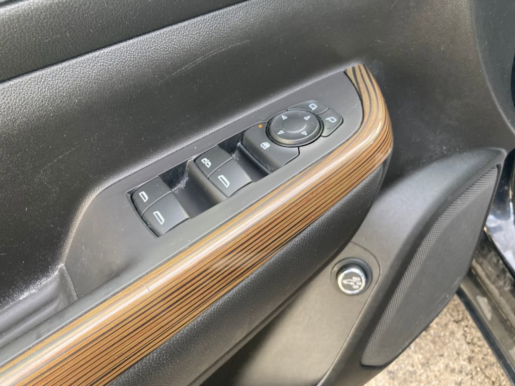 Used 2021 GMC Acadia SLE w/ Driver Convenience Package image 16