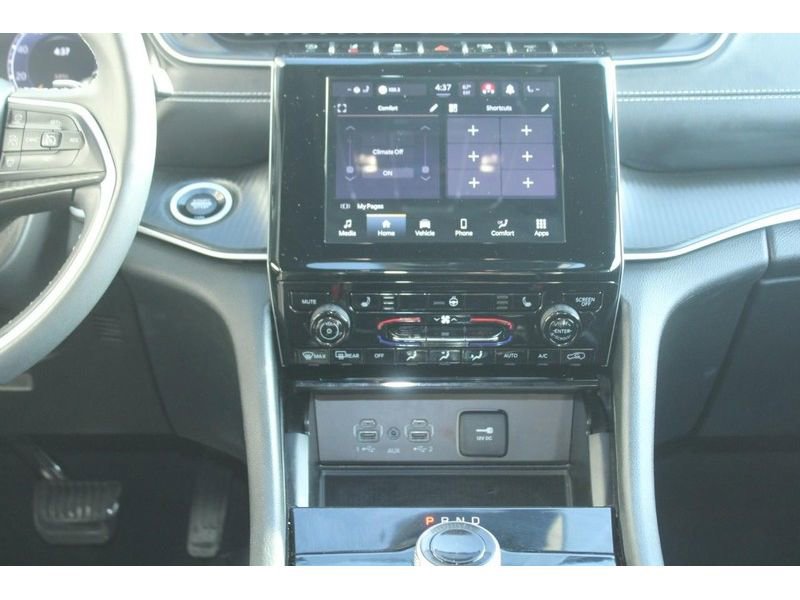 Used 2023 Jeep Grand Cherokee Altitude AWD/4WD image 17