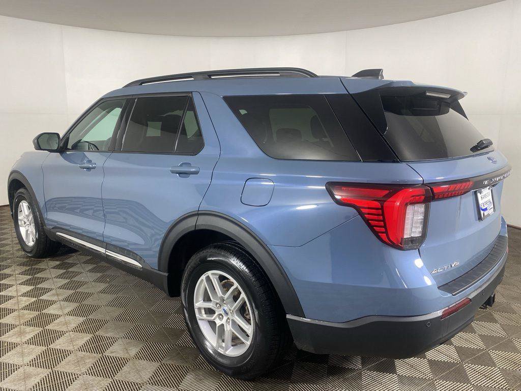 Used 2025 Ford Explorer Active AWD/4WD image 26
