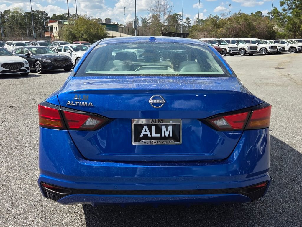 Used 2025 Nissan Altima 2.5 SV image 10