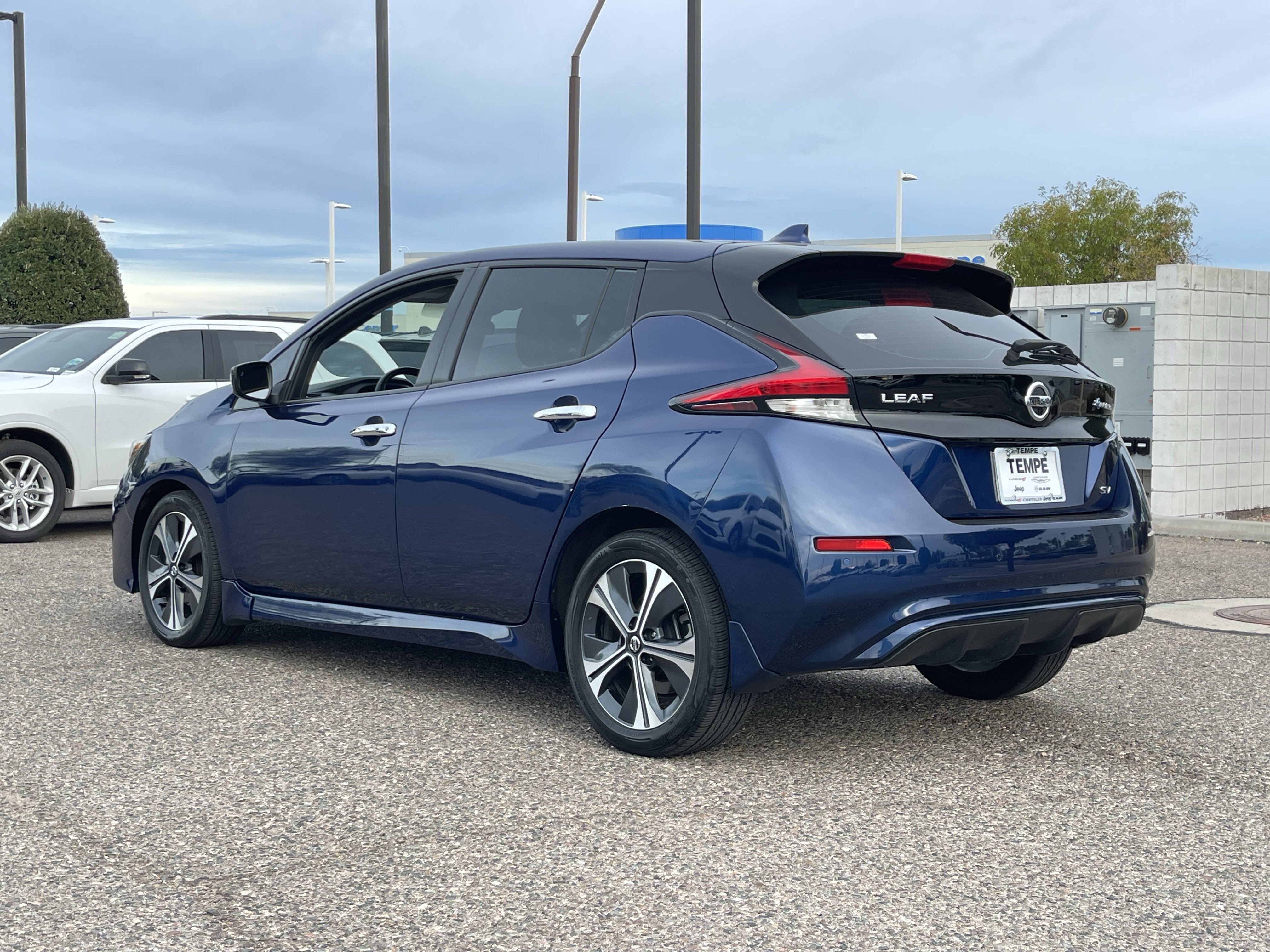 Used 2022 Nissan Leaf SV FWD image 4