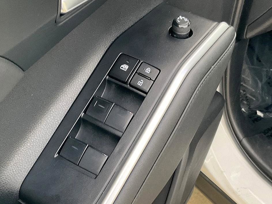 Used 2023 Toyota Highlander XLE image 16