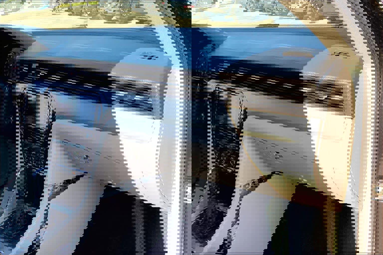 Used 2022 Volkswagen Passat 2.0T SE FWD image 16