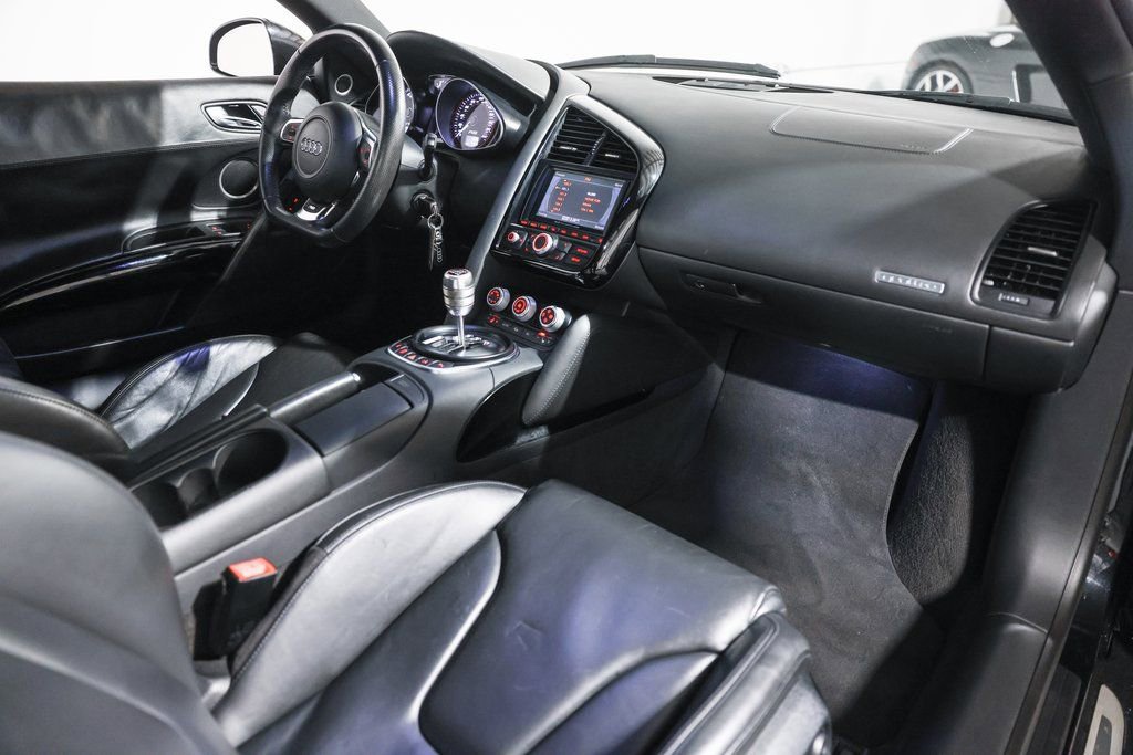 Used 2012 Audi R8 V10 w/ Enhanced Leather Pkg image 19