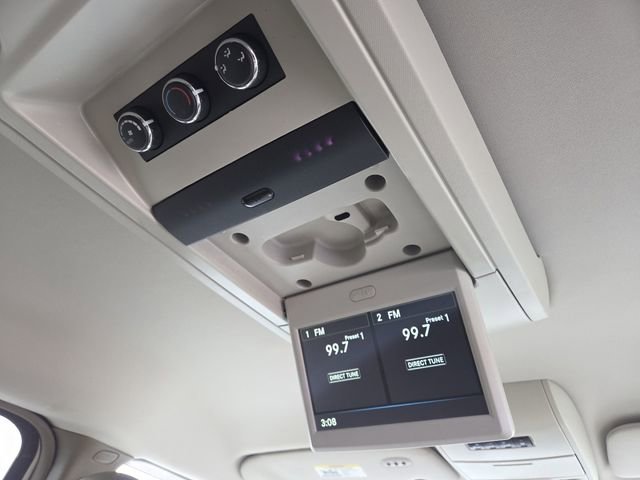 Used 2015 Chrysler Town & Country Touring FWD image 11