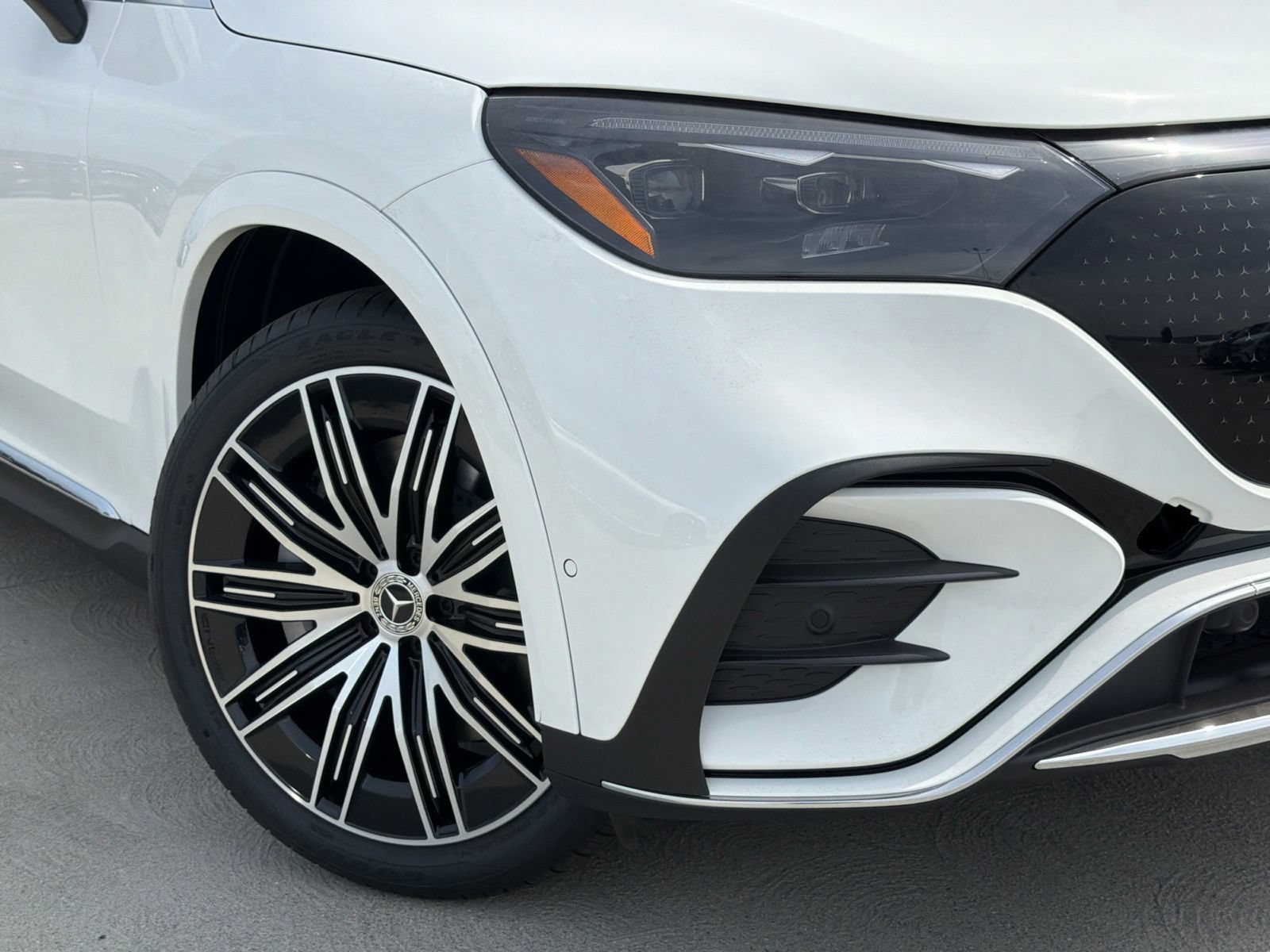 New 2027 Mercedes-Benz EQE 320 4MATIC SUV image 4