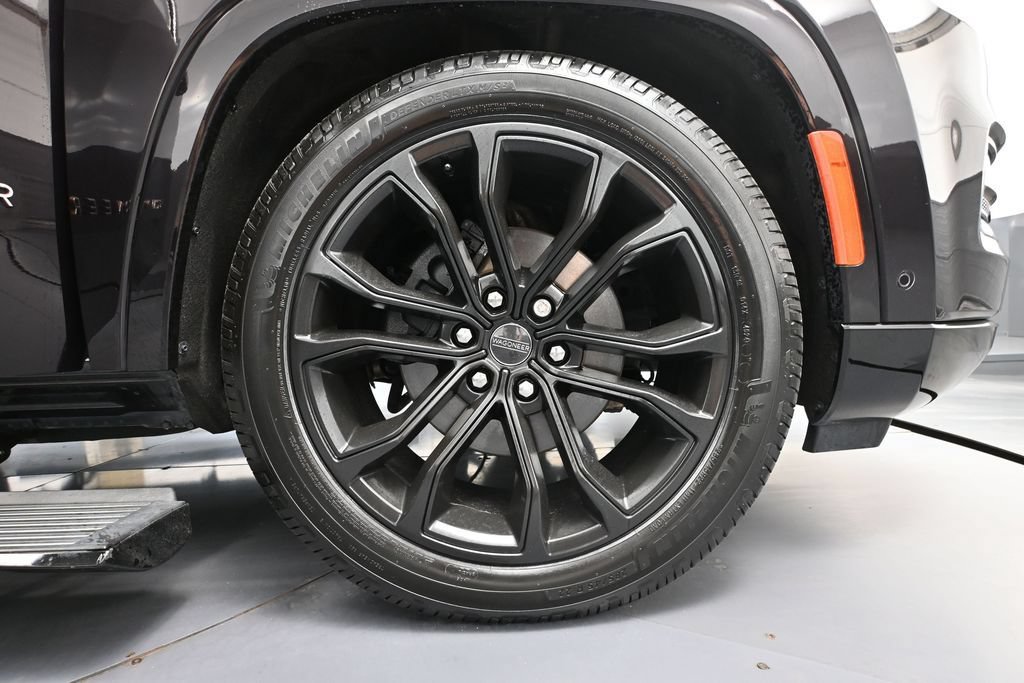 Used 2023 Jeep Grand Wagoneer Series III AWD/4WD image 11