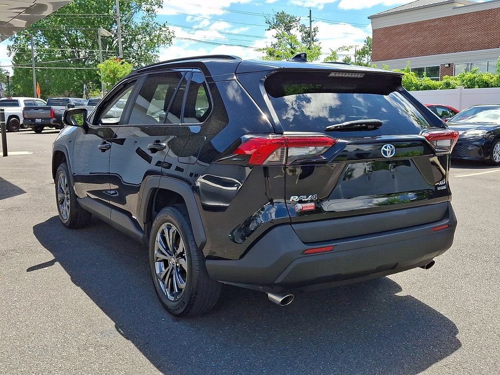 Certified 2022 Toyota RAV4 XLE Premium AWD/4WD image 4