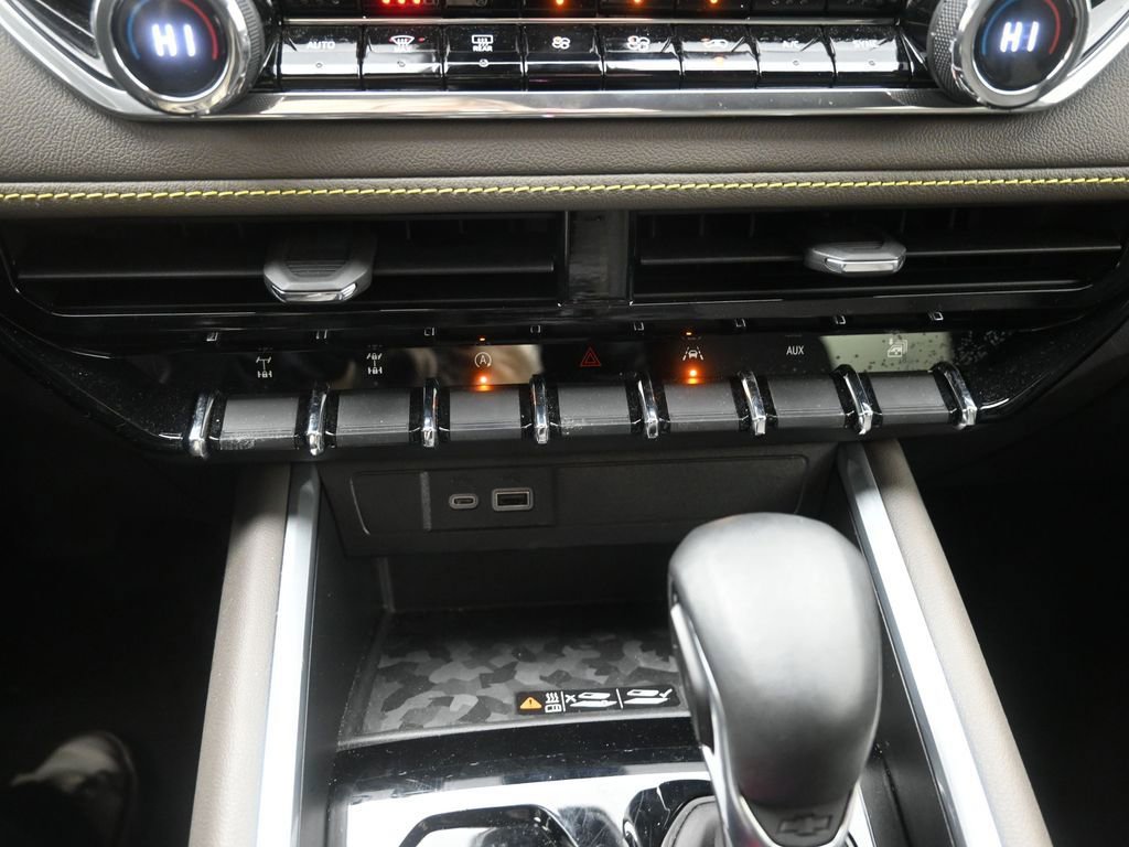 Used 2024 Chevrolet Colorado ZR2 w/ ZR2 Convenience Package III image 25