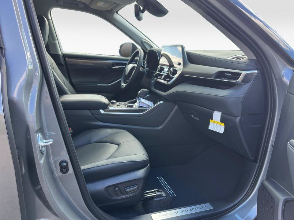 New 2026 Toyota Highlander Limited AWD/4WD image 26