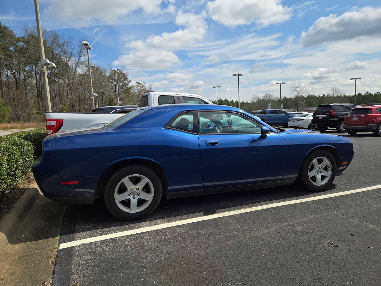 Used 2010 Dodge Challenger SE image 2