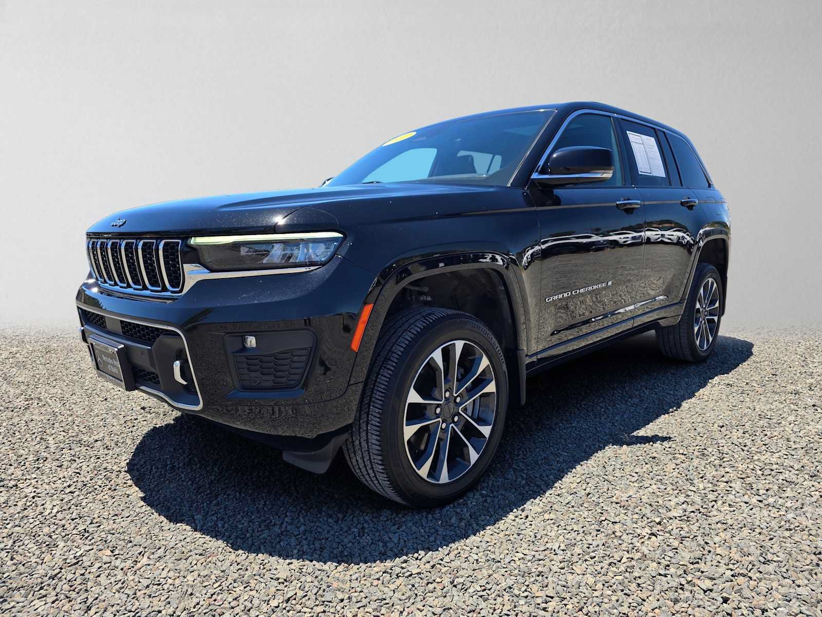 Used 2022 Jeep Grand Cherokee Overland w/ Luxury Tech Group IV AWD/4WD image 7