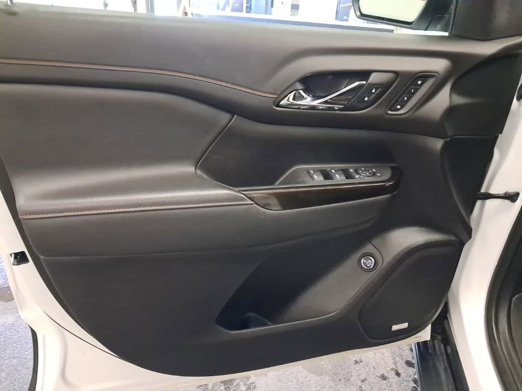 Used 2022 GMC Acadia AT4 w/ Technology Package image 7