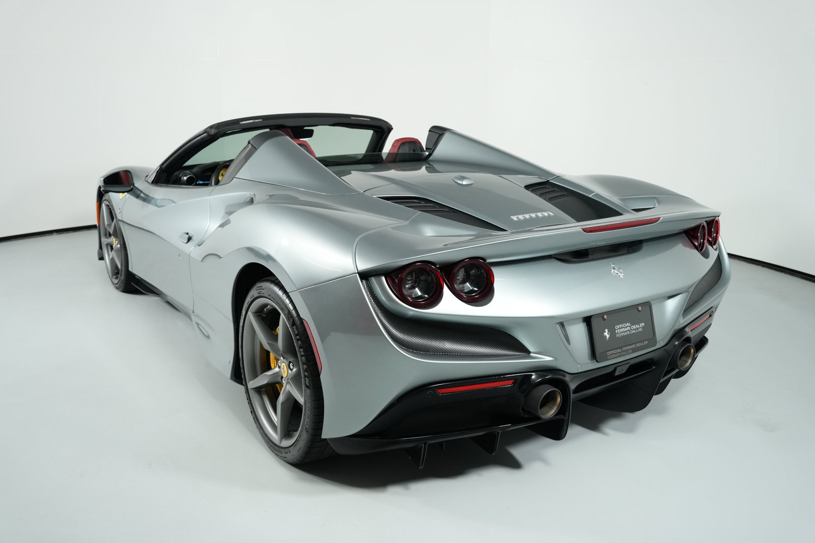 Used 2021 Ferrari F8 Spider RWD image 26