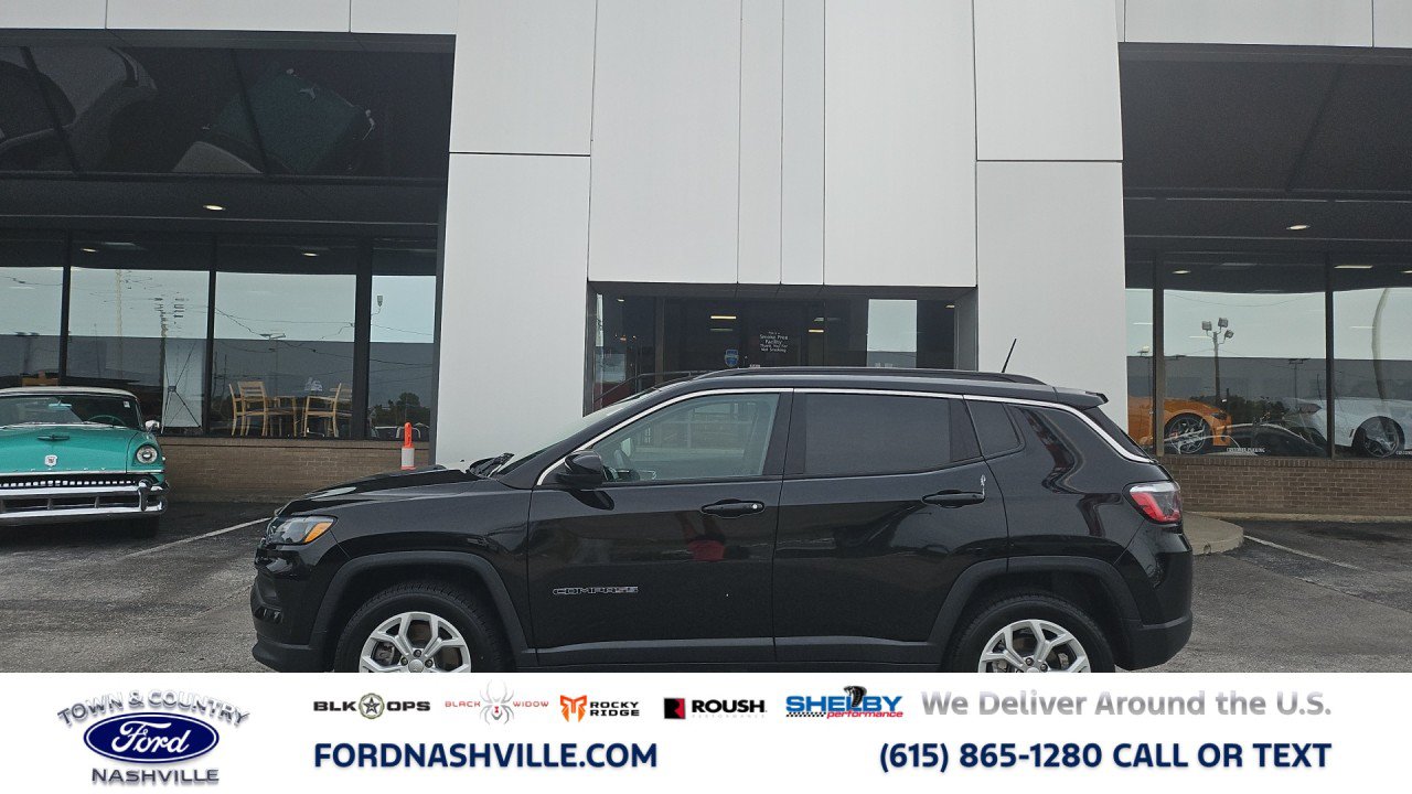 Used 2024 Jeep Compass Latitude AWD/4WD image 2