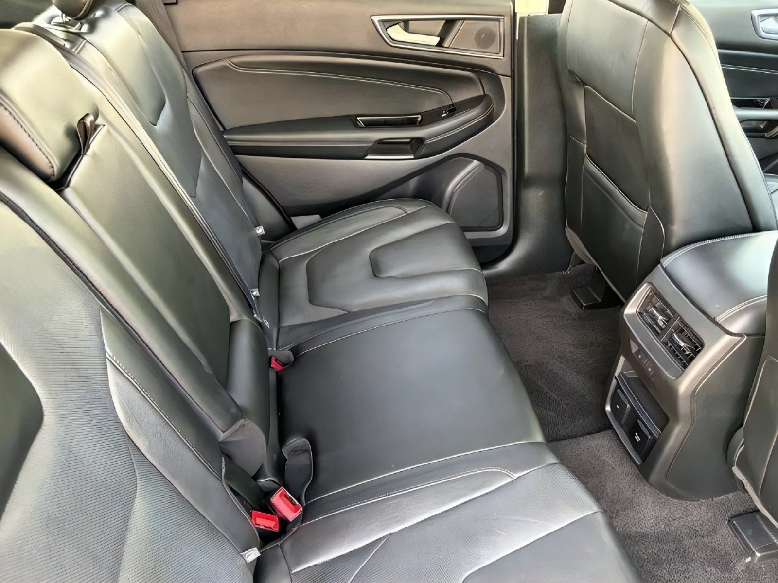 Used 2019 Ford Edge Titanium w/ Equipment Group 301A FWD image 12