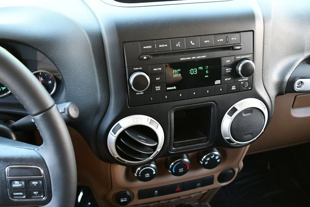 Used 2018 Jeep Wrangler Unlimited Rubicon w/ Connectivity Group AWD/4WD image 52