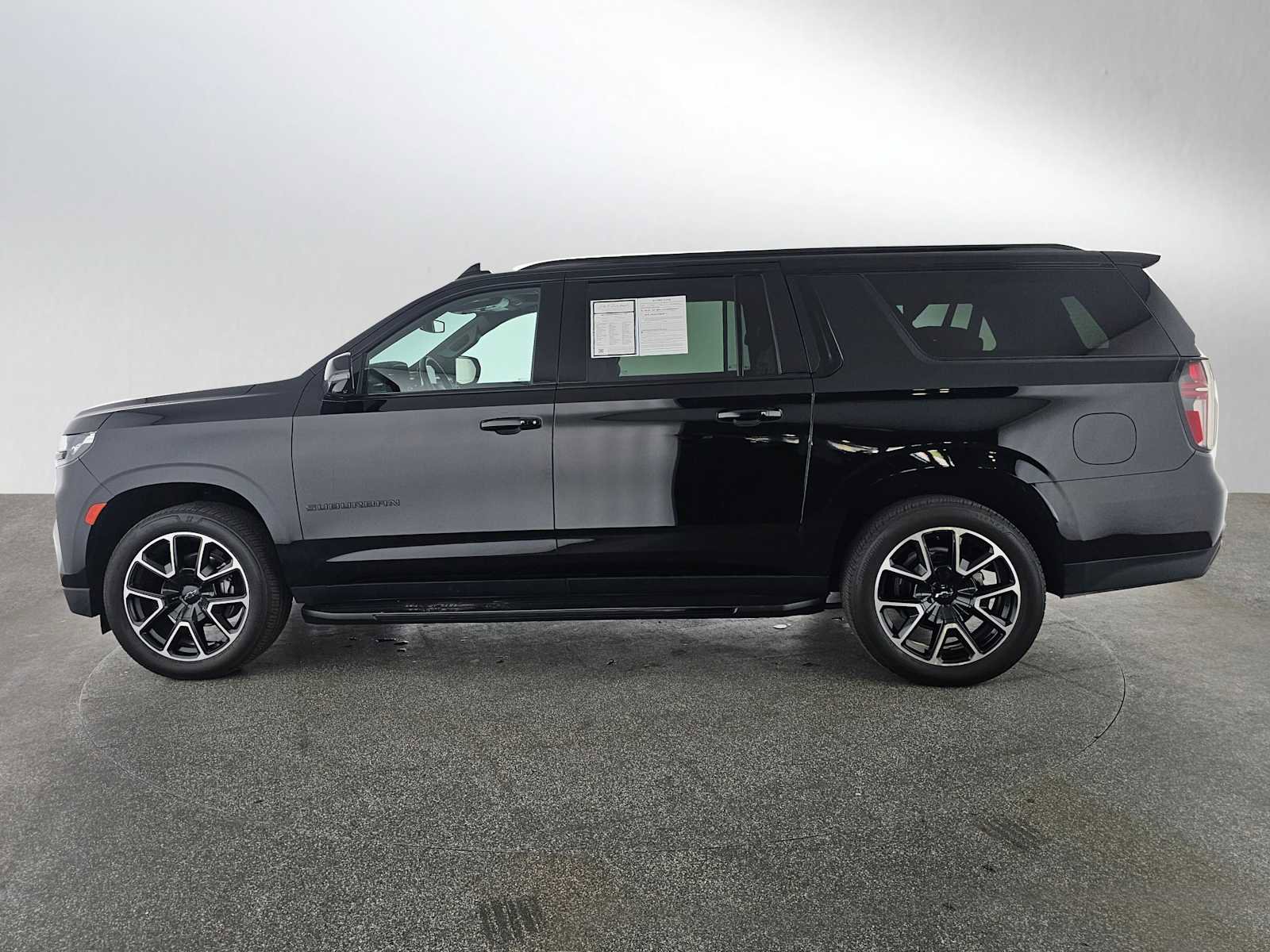 Used 2024 Chevrolet Suburban RST w/ Luxury Package image 6