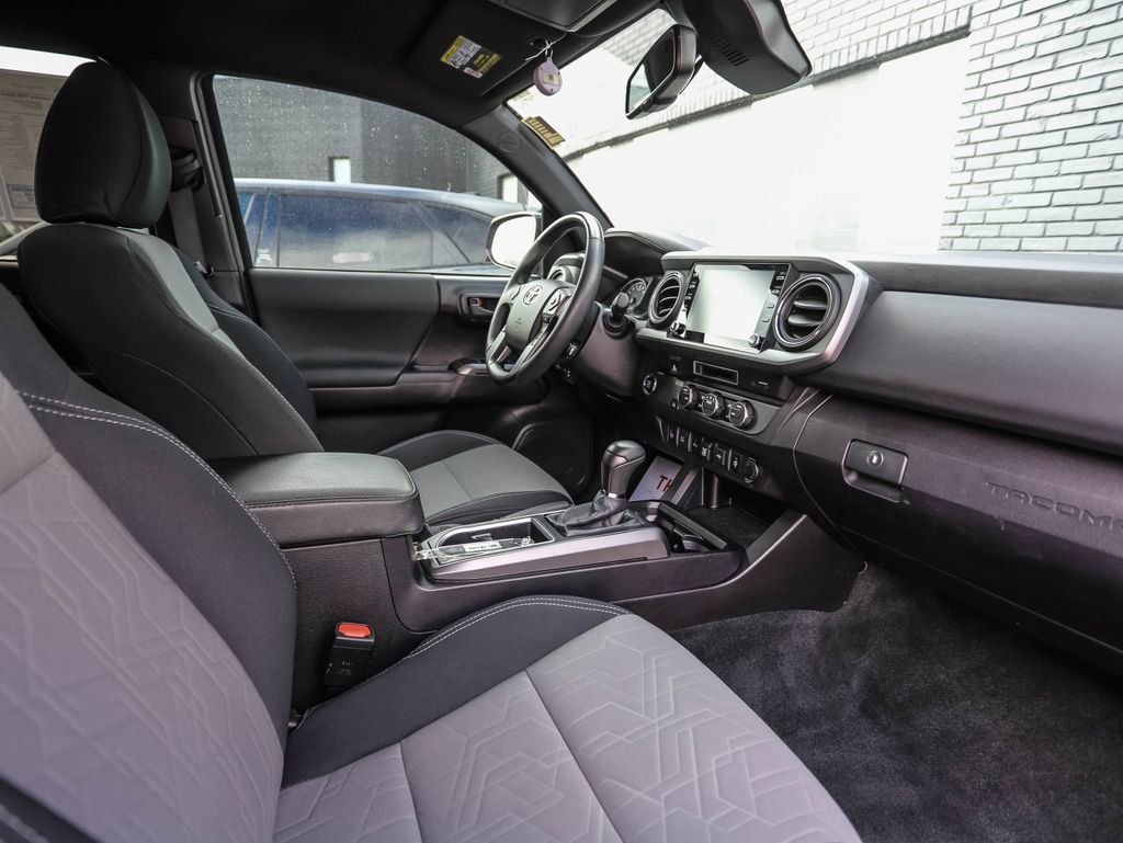Used 2021 Toyota Tacoma TRD Sport w/ Technology Package RWD image 27