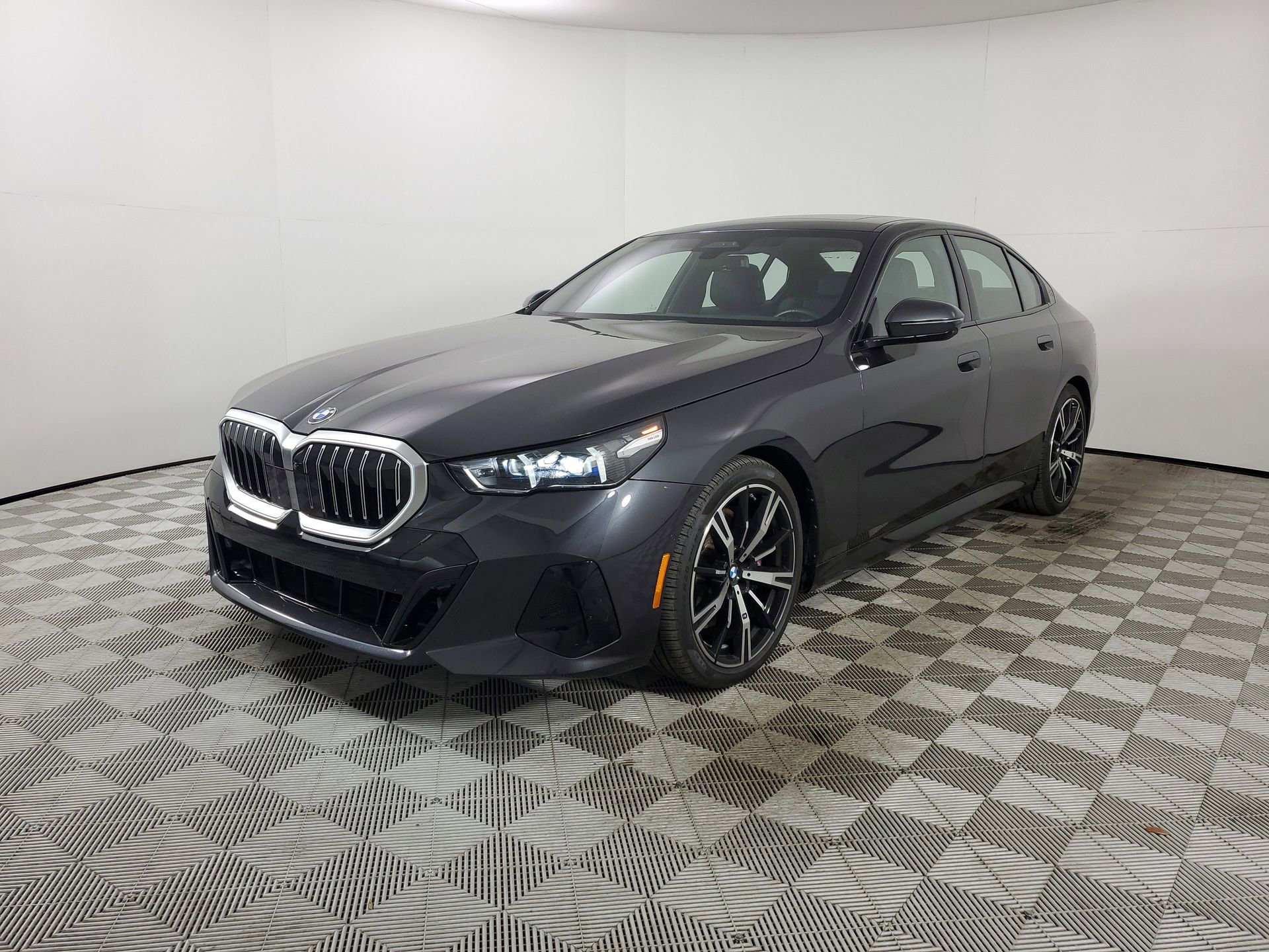 Used 2024 BMW 540i xDrive image 4