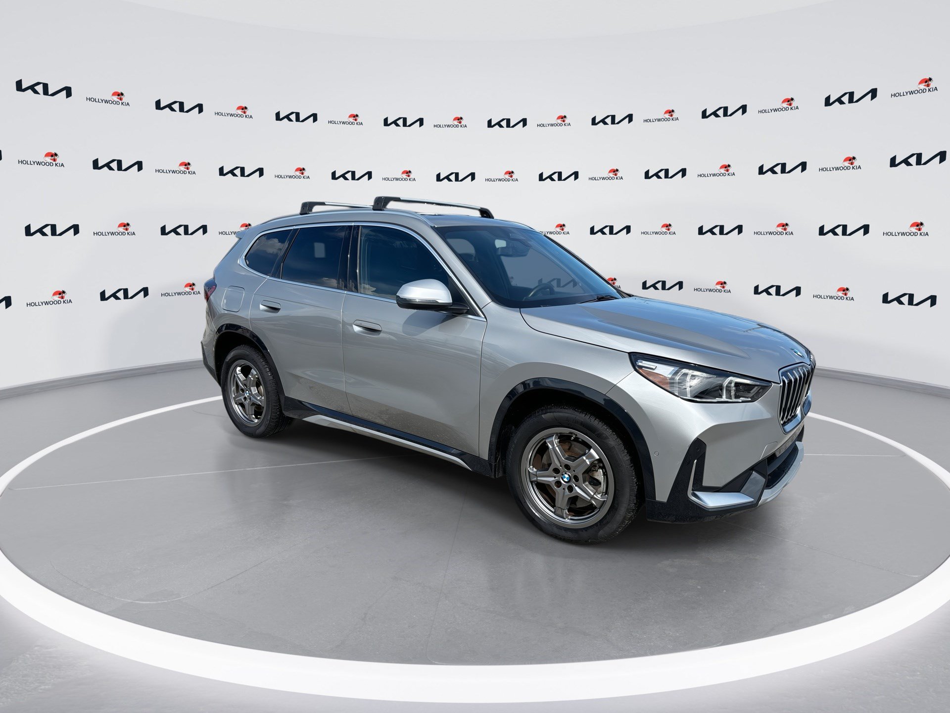 Used 2024 BMW X1 xDrive28i AWD/4WD image 2