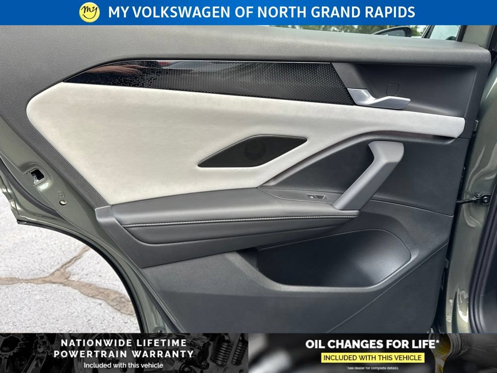 New 2026 Volkswagen Tiguan SE R-Line AWD/4WD image 18