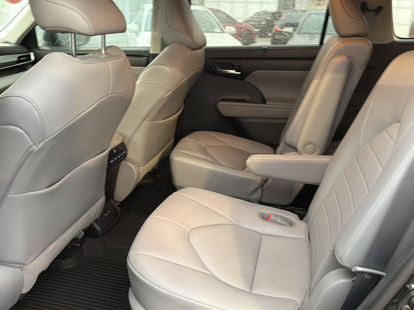 Certified 2021 Toyota Highlander XLE AWD/4WD image 11