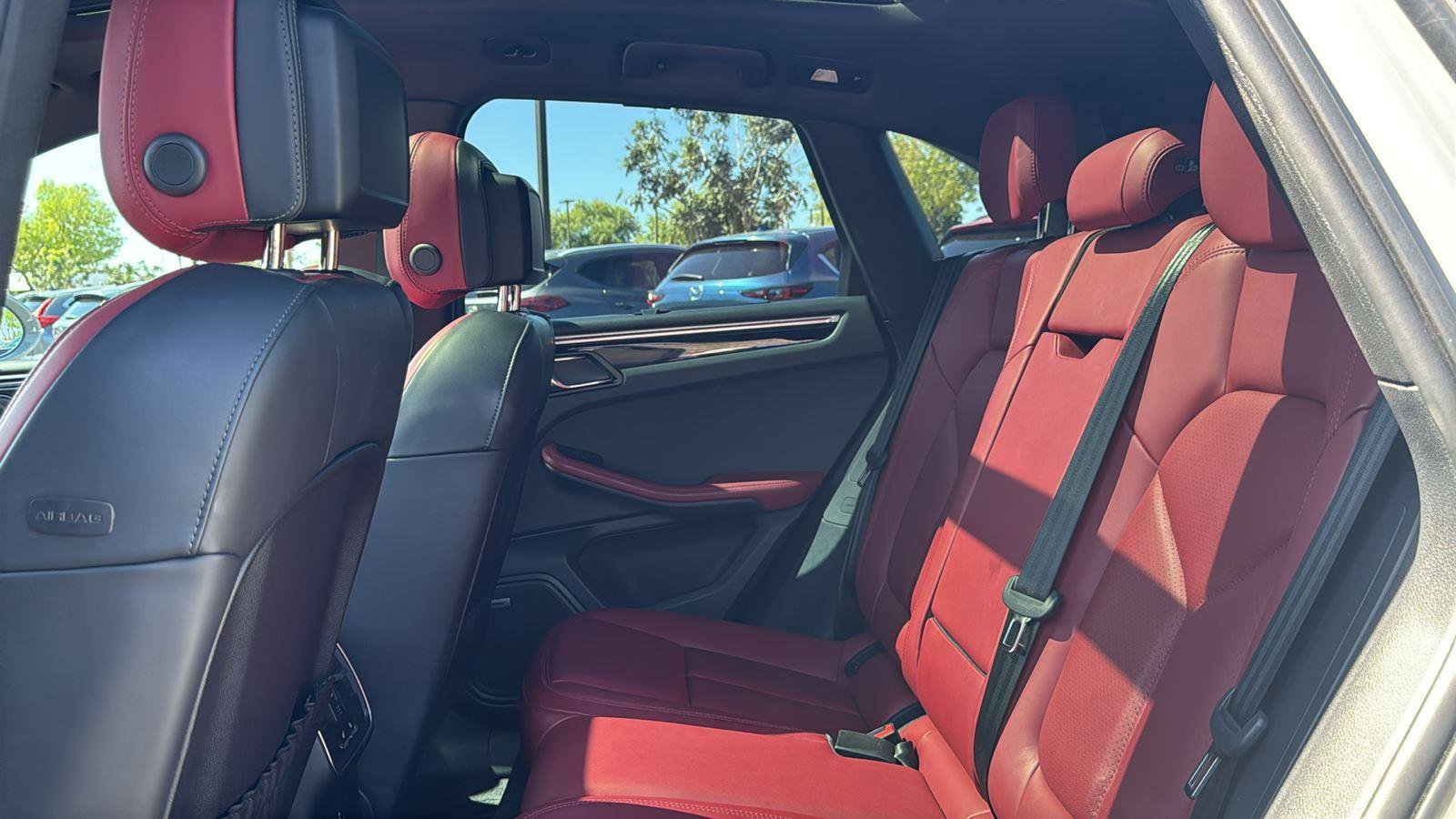 Used 2024 Porsche Macan Turbo image 25