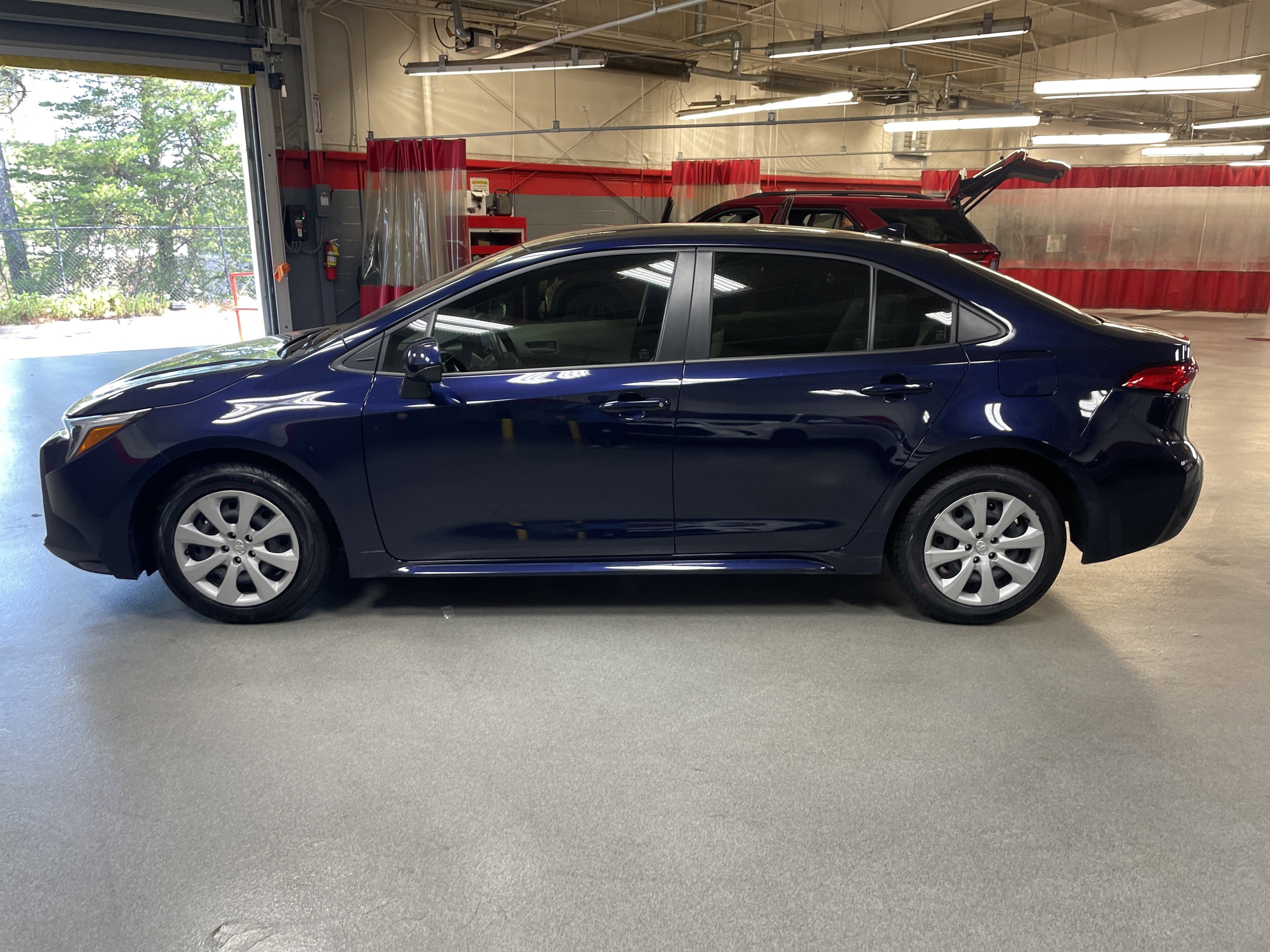 Used 2025 Toyota Corolla LE FWD image 7