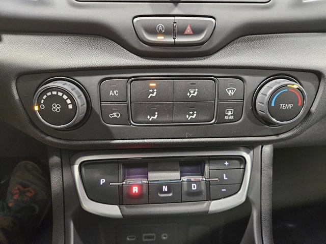 Used 2024 GMC Terrain SLE image 27