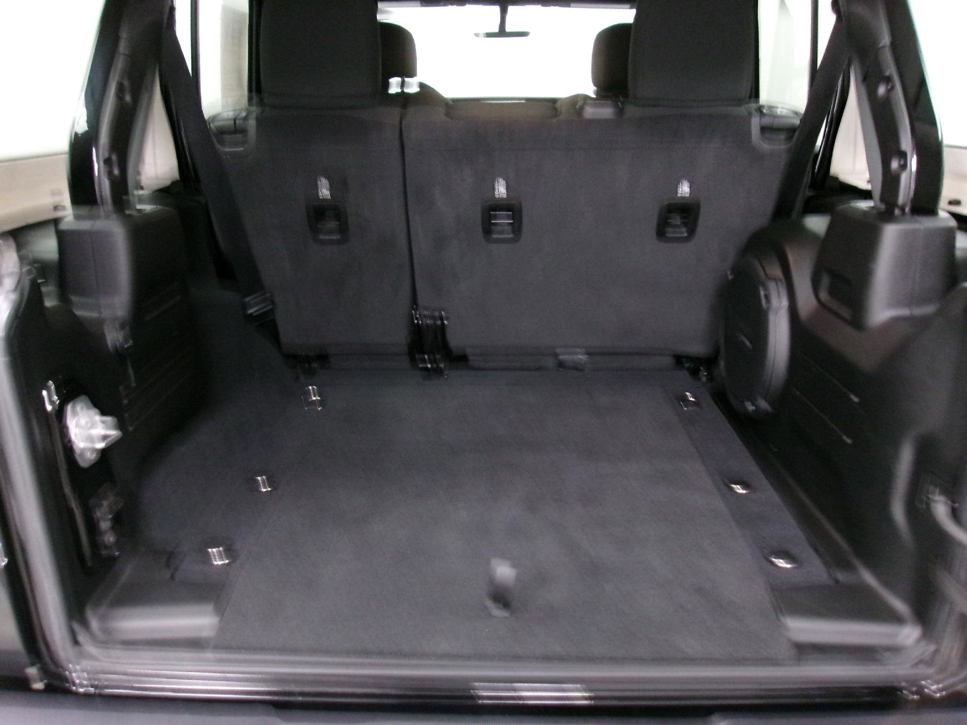 Used 2022 Jeep Wrangler Unlimited Sahara image 10