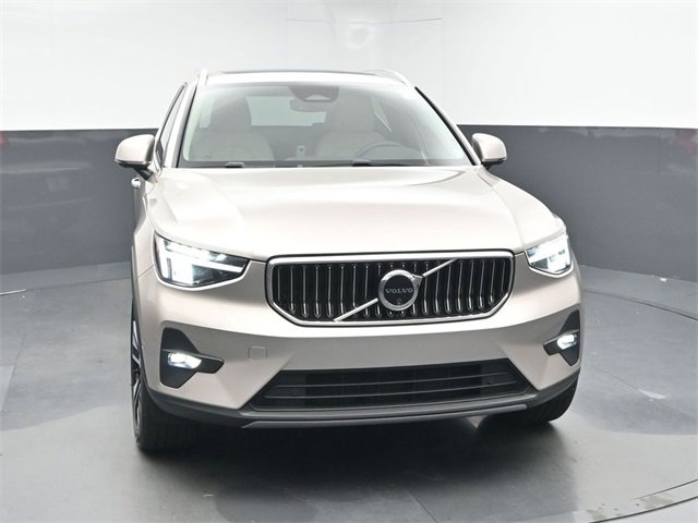 Used 2024 Volvo XC40 B5 Plus w/ Protection Package Premier image 2