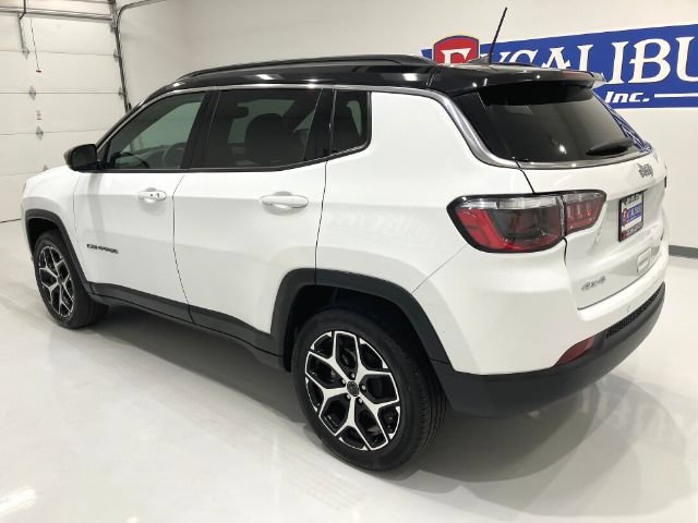 Used 2025 Jeep Compass Limited AWD/4WD image 11