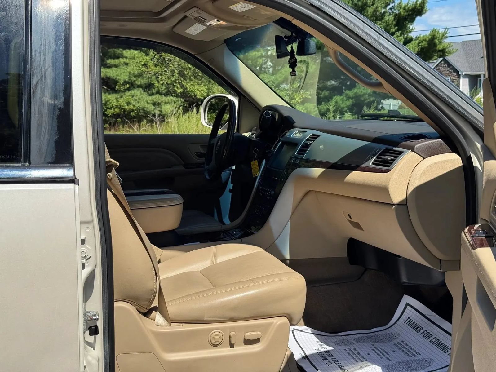 Used 2012 Cadillac Escalade Premium AWD/4WD image 16