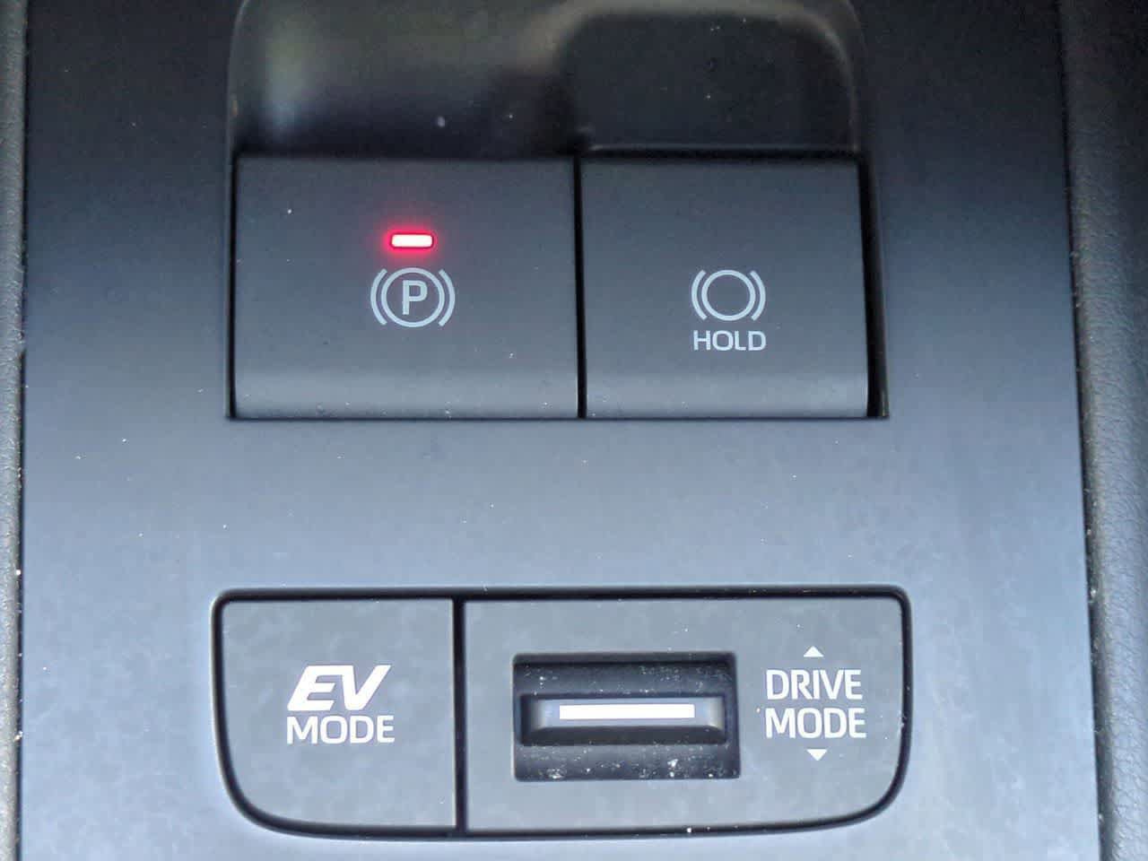 Used 2022 Toyota Venza XLE image 18