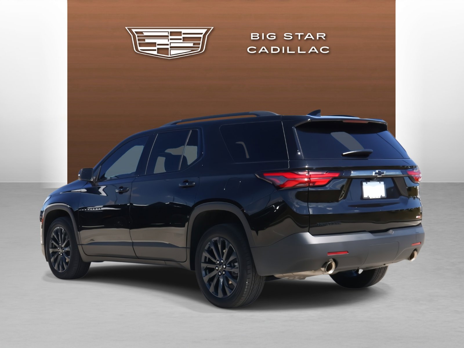 Used 2023 Chevrolet Traverse RS image 3