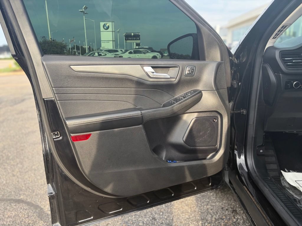 Used 2023 Ford Escape Active w/ Tech Pack #2 AWD/4WD image 19