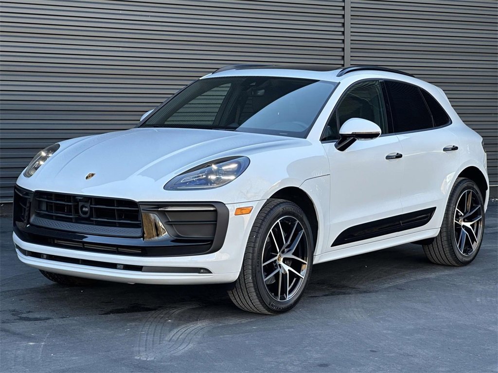 Used 2025 Porsche Macan image 1