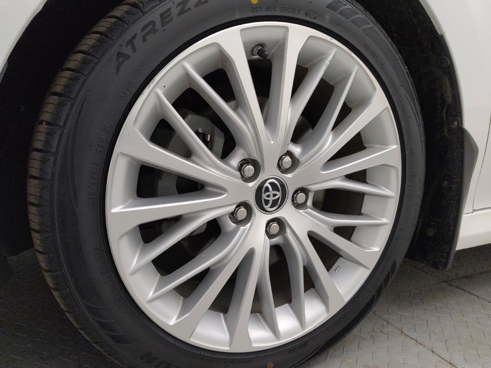 Used 2018 Toyota Camry XLE FWD image 31