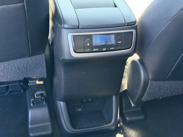 Used 2017 Toyota Highlander XLE AWD/4WD image 18