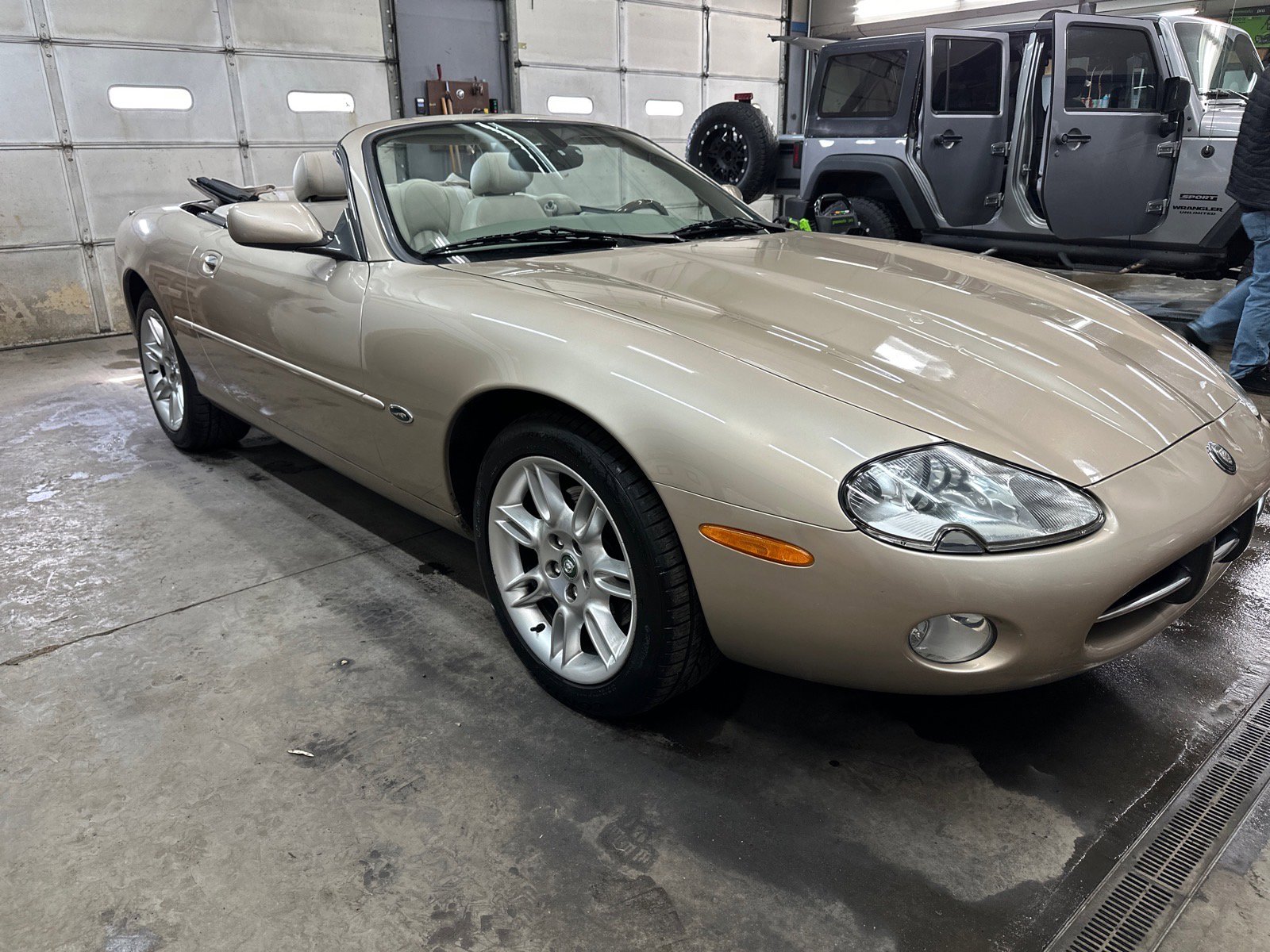 Used 2001 Jaguar XK8 Convertible image 12
