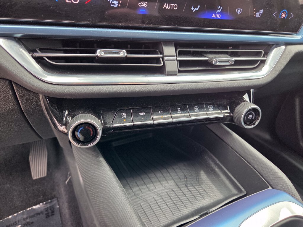 Certified 2024 Chevrolet Equinox EV LT FWD image 25