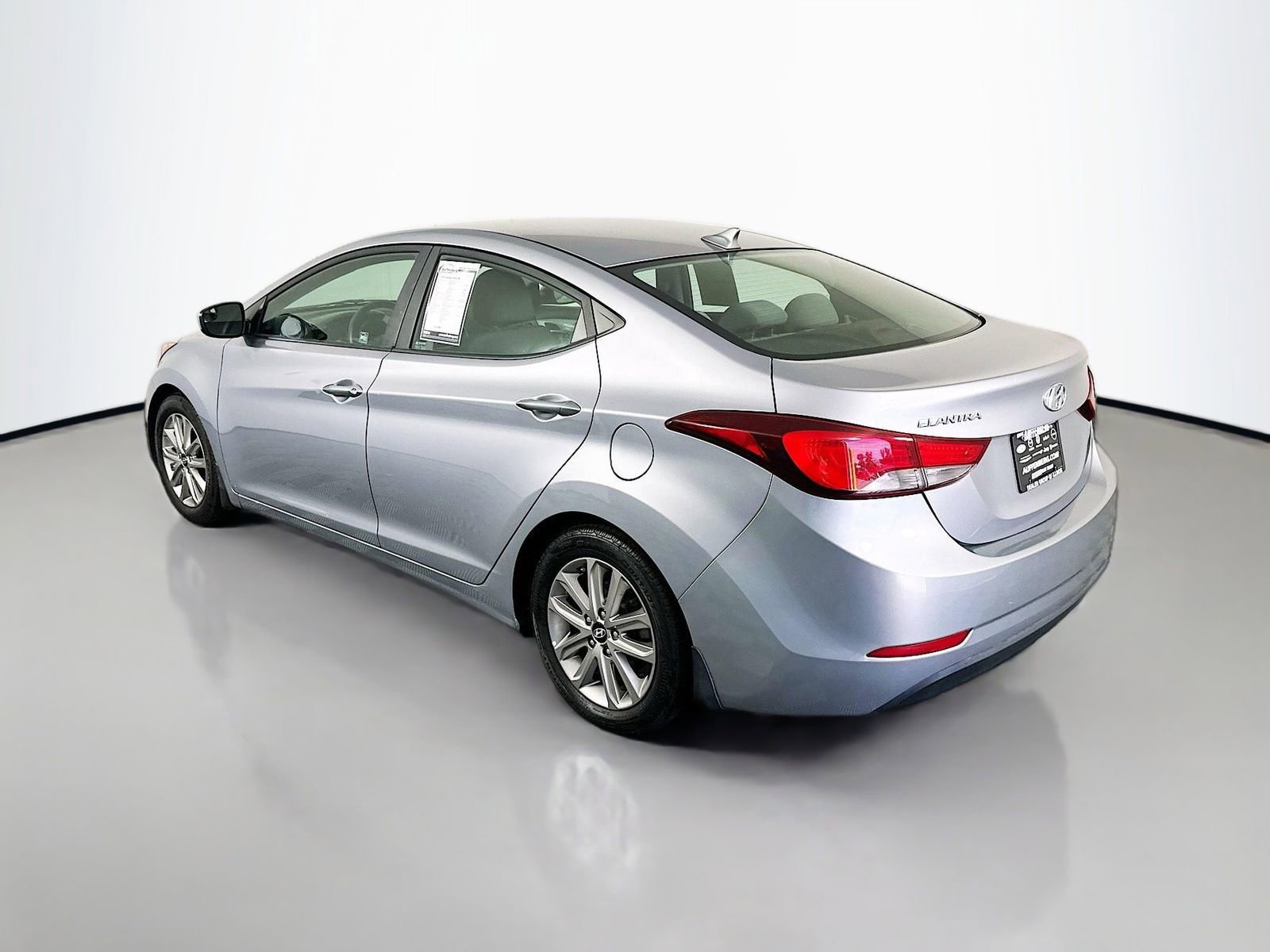 Used 2015 Hyundai Elantra SE w/ Option Group 02 FWD image 5