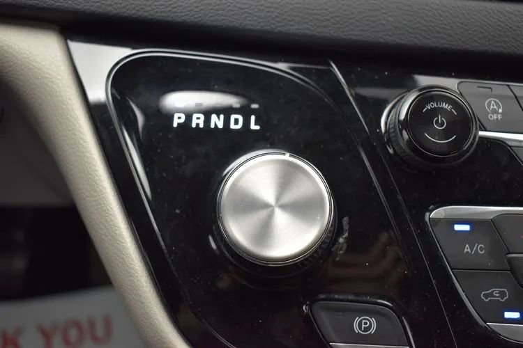 Used 2023 Chrysler Pacifica Touring-L FWD image 34