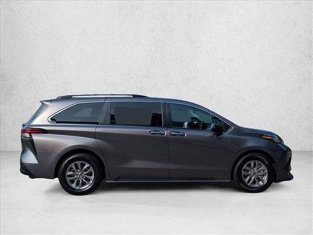 Used 2022 Toyota Sienna XLE w/ XLE Plus Package FWD video 4